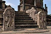 Polonnaruwa - the Vatadage. The eastern stairway. 