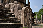 Polonnaruwa - the Vatadage. Detail of the eastern stairway. 