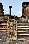 Polonnaruwa - the Vatadage. Guardstone of the southern stairway.