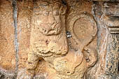 Polonnaruwa - the Vatadage. Decoration of the wall: frieze of lion.