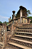 Polonnaruwa - the Vatadage. Detail of the western stairway. 