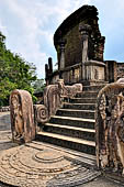 Polonnaruwa - the Vatadage. The northern stairway. 