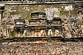 Polonnaruwa - The Lankatilaka.  Architectonic details of the wall decoration. 