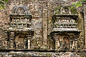 Polonnaruwa - The Lankatilaka.  Architectonic details of the wall decoration. 