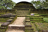 Polonnaruwa - The area of the Alahana Pirivena (Monastery of the Cremation Grounds). Crematory Stupa. 