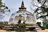 Polonnaruwa - The area of the Alahana Pirivena (Monastery of the Cremation Grounds). The Kiri Vihara. 