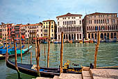 Venezia, Ca' Loredan (veneto-bizantino, XIII sec) e Ca' Farsetti (veneto-bizantino, XII-XIII sec) sul Canal Grande visti dalla Riva del Vin.