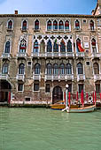 Venezia, Palazzi Giustinian (gotico, XV sec) sul Canale Grande; vi soggiorn= Wagner.