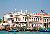 Venezia, Piazza S Marco dal Bacino di S Marco. La libreria Marciana