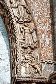 Venezia, Basilica di S. Marco, i bassorilevi delle arcate del portale centrale del '200. Dettaglio dell'archivolto dell'arco intermedio. 