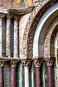 Venezia, Basilica di S. Marco, i bassorilevi delle arcate del portale centrale del '200.