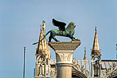 Venezia, Piazza San Marco, colonna col leone di San Marco.