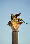 Venezia, Piazza San Marco, colonna col leone di San Marco.